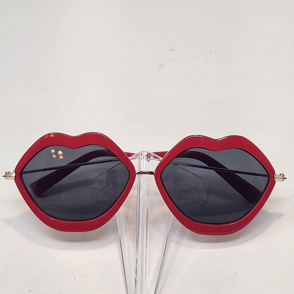 American Eagle Red Lips Sunglasses Sunnies Accessories Novelty Fashion Quirky - Picture 1 of 7